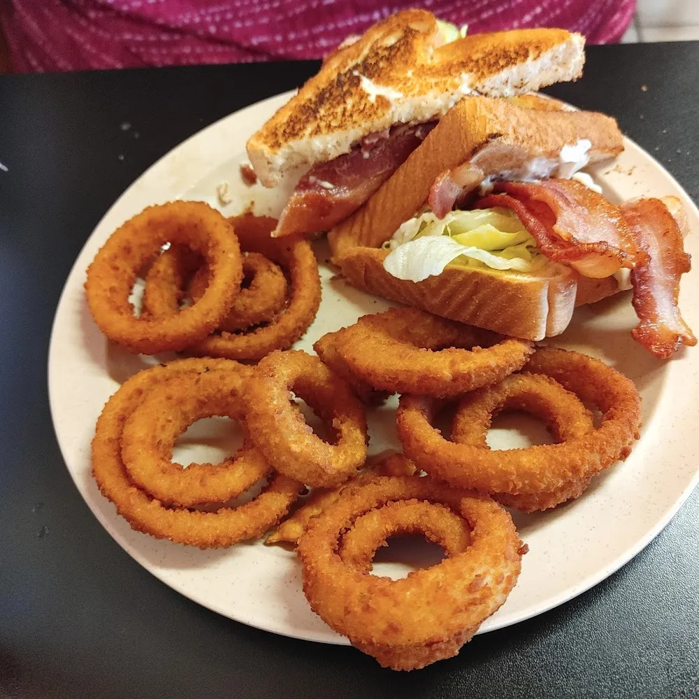 blt Sandwich with Onion Rings